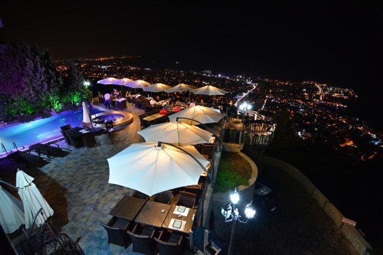 Bay Lodge Terrace on Saturday Night